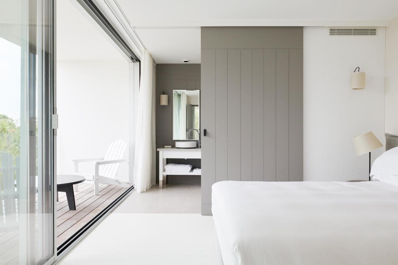 Hôtel Plage Palace&Spa Palavas-les-Flots Buitenkant foto A sliding door