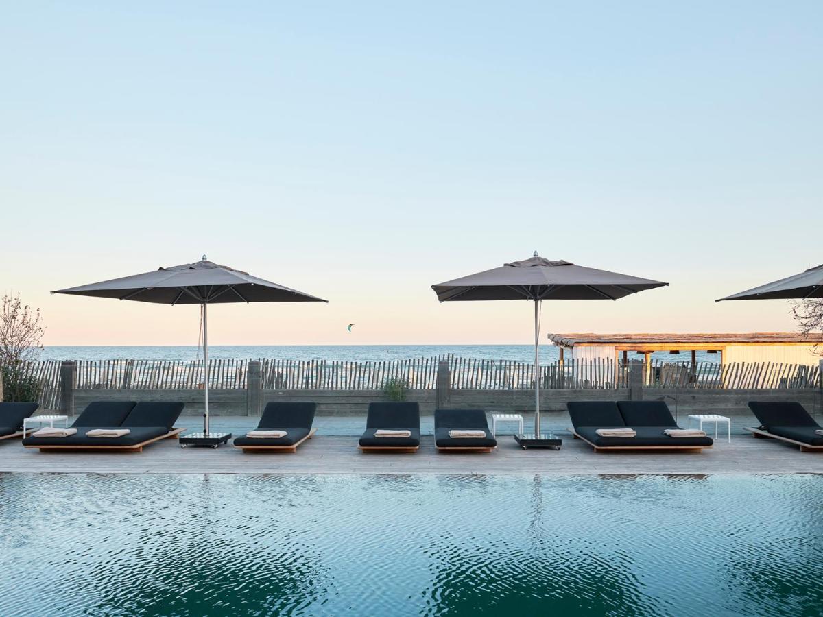Hôtel Plage Palace&Spa Palavas-les-Flots Buitenkant foto The rooftop pool at the Hotel